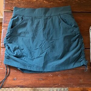 Columbia workout/hiking skirt with built in shorts, teal, size S